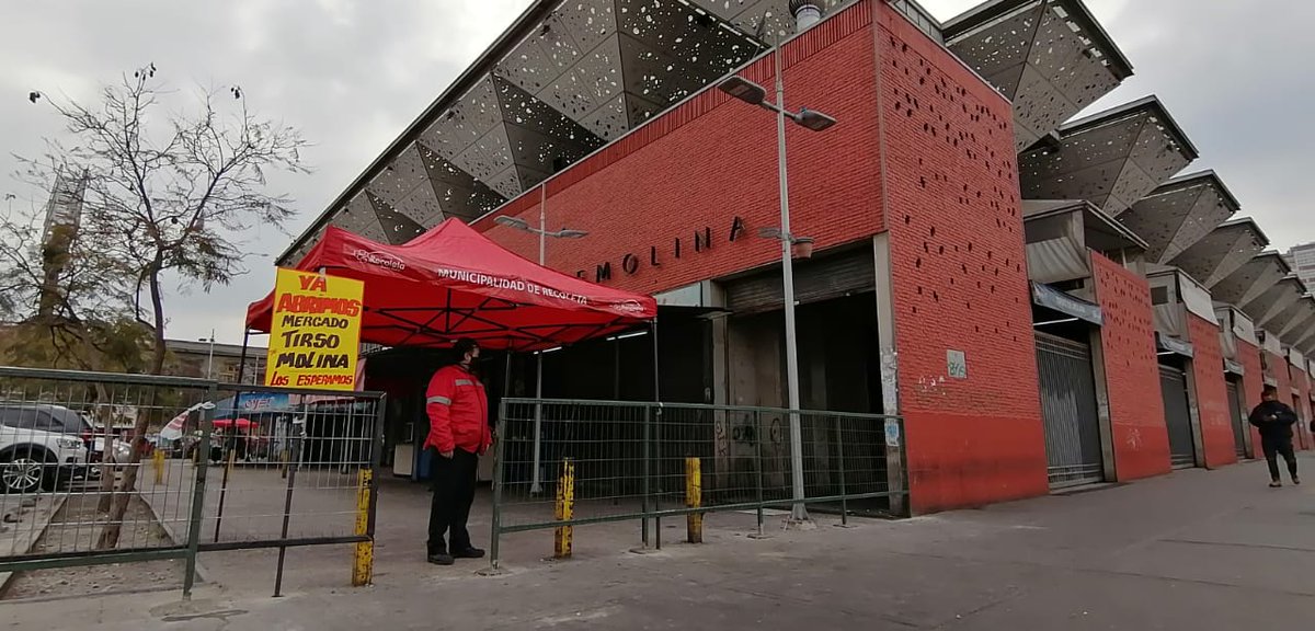 Tirso de Molina y pérgola Santa Maria abre sus puertas! Te esperamos desde las 7am hasta las 16hrs. Ven con tu 😷y permiso correspondiente. VEN A VISITARNOS!! <a href="/Muni_Recoleta/">Municipalidad de Recoleta</a>