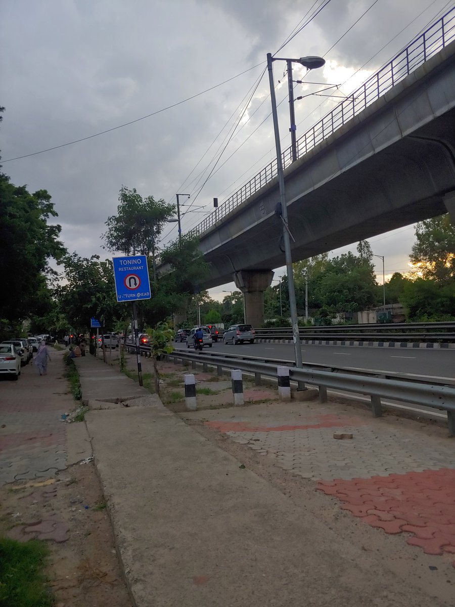 Jyotsna37566742's tweet photo. @_MohitChauhan @kaalicharan @FernFly @IndiaHSI @DCPSouthDelhi @ShantanuMoitra @worldforall Sir can you help this fella too? I had spotted him at that area. But after that i went thr 2 times with support and car to take him to vet but couldn't find him at that time.
Though ppl hv notified me he roams around tht area. https://t.co/rzfldR5QWA