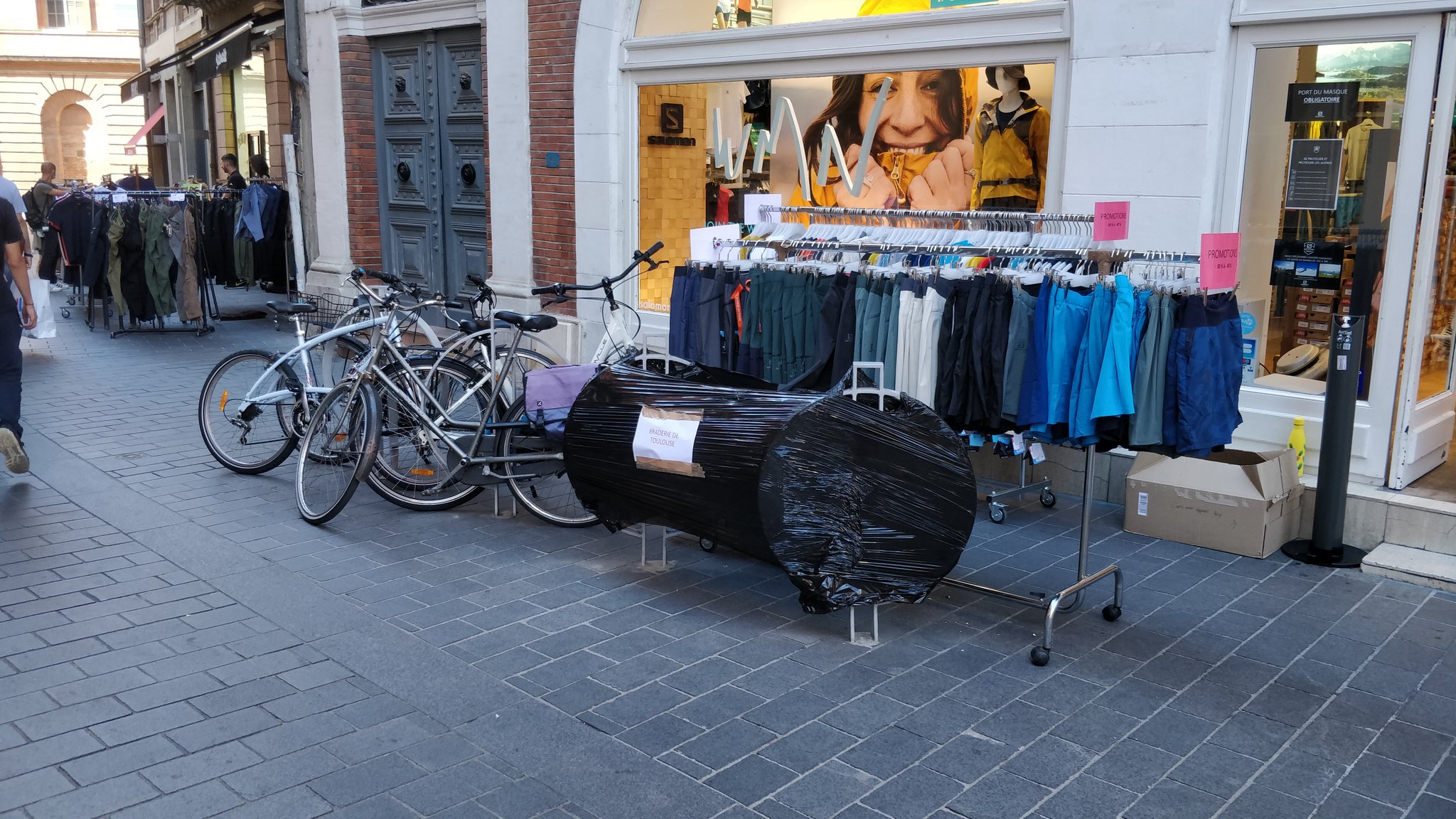Braderie Toulouse 2️⃣Pieds 2️⃣ Roues Toulouse 🚶♀️🚴♀️🛴 on Twitter: "Braderie de #Toulouse: 🚗: 3h de stationnement offertes (samedi) 🚴♀️: du mobilier de stationnement neutralisé Quel est le message @Toulouse, "venez en 🚗 pas à