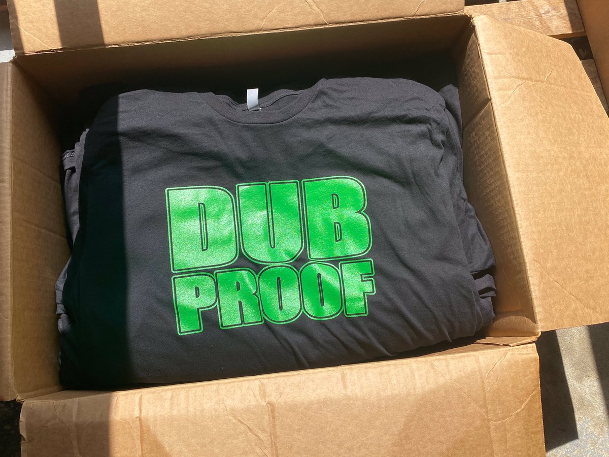 dubproof's tweet photo. Hot off the press! Available sizes- XXL, XL, L Get your shirt $30 shipped to your door! Venomo @dubproof include size and address!
#dubproof #tshirts #dub #reggae #proof https://t.co/vogdrU9rh6