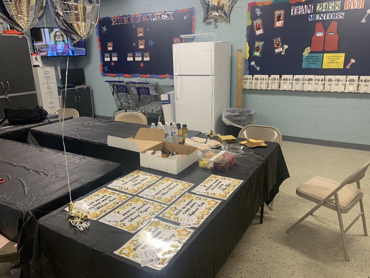 jessykramer007's tweet photo. Celebrating our top performers for the first half of the year with a Thank You Breakfast and tickets to the local movie theater. THANK YOU for playing a big role in our store’s success! 🎉⭐️💪🏻@BlueBoxR1 @810Lowes @BrianTe58414379 @shadscarrette https://t.co/8imu57BHDS