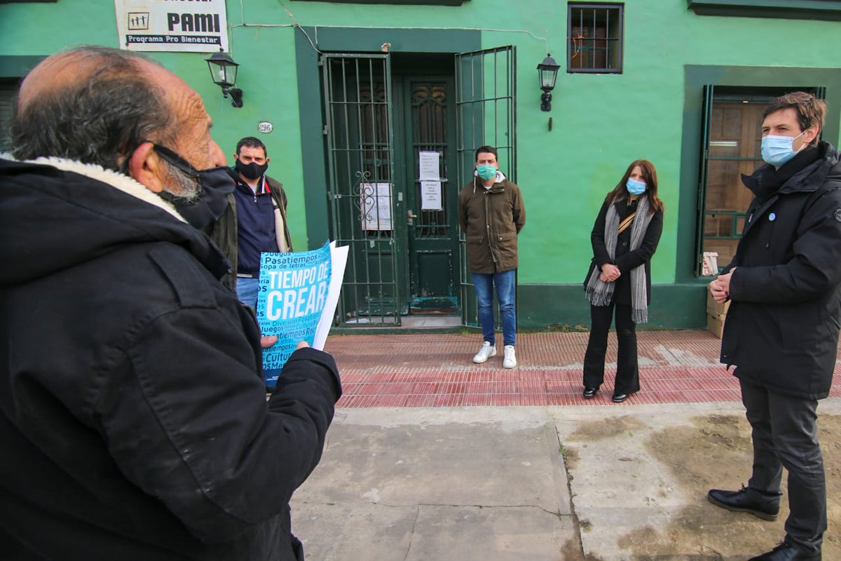 lriesgo's tweet photo. En #SanVicente nos recibió el intendente @nico_mantegazza, Paolo Raddavero, jefe de PAMI, @chapubarralle, titular de ANSES 
 y Silvana Guevara, Sec. de Cultura y Deportes. Visitamos el Centro de Jubilados y Pensionados local para la entrega del material de #TiempoDeCrear https://t.co/0k0H4vZZJQ