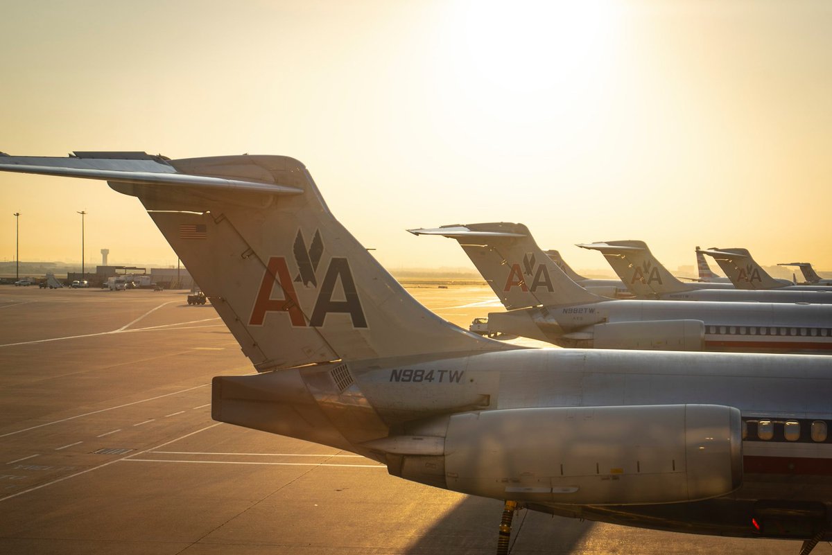 DamianDC7's tweet photo. Can't believe it's been one year since the #Super80sendoff event. When @AmericanAir retired the MD-80 Fleet.
This was the highlight of my US trip and undoubtedly the best part.
I even produced a video of the event: https://t.co/GbcZogtpN8
#Planes #AmericanAirlines #MD80 https://t.co/wTREIJmbPR