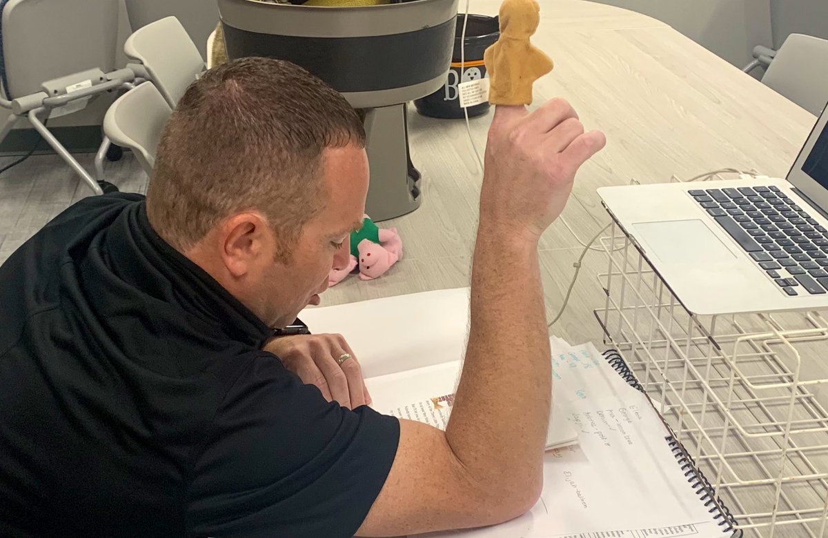 So many extra giggles with our special guest reader @Brad_davis_SC during distance learning K! <a href="/HDHawks/">Hazel Dell Hawks</a> <a href="/NobSchools/">Noblesville Schools</a>