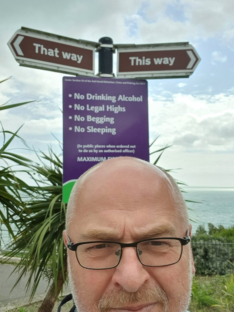 laserjet9's tweet photo. #whichwaytogo uuummmmm I wonder https://t.co/bLJ0ZxJmOx