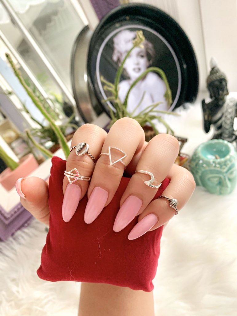 whosdreza's tweet image. Meus amores comecei a vender joias em prata e criei um instagram pra divulgação das peças!! custa um total de 0 reais dar um rt pra ajudar a amiga instagram.com/connectionprat…