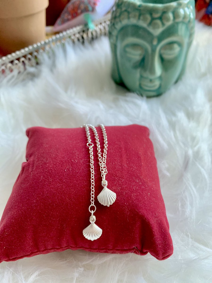 whosdreza's tweet image. Meus amores comecei a vender joias em prata e criei um instagram pra divulgação das peças!! custa um total de 0 reais dar um rt pra ajudar a amiga instagram.com/connectionprat…