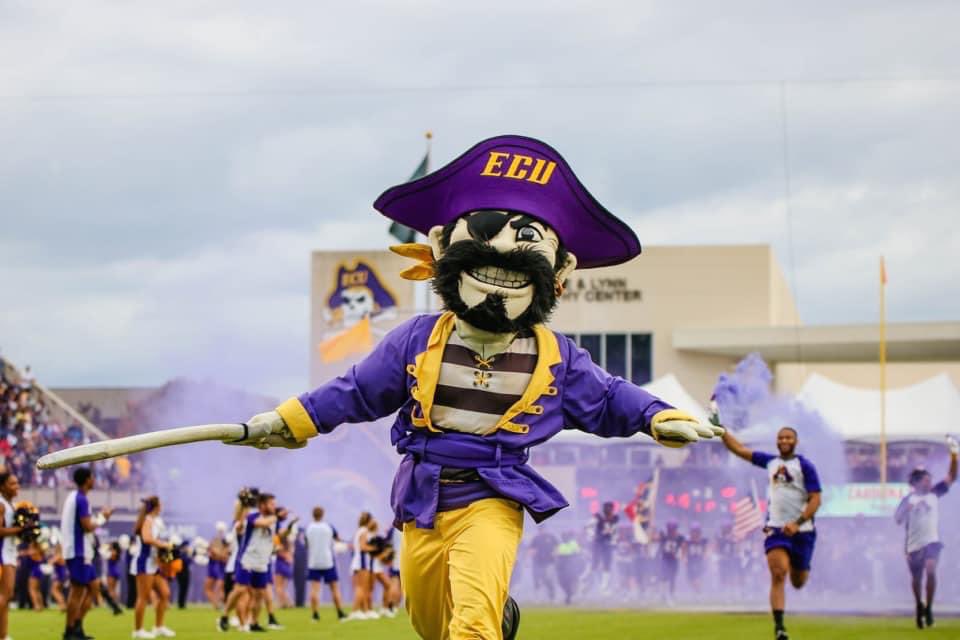 There’s no better feeling than being in the purple and gold! Happy #CollegeColorsDay! 💜💛🏴‍☠️