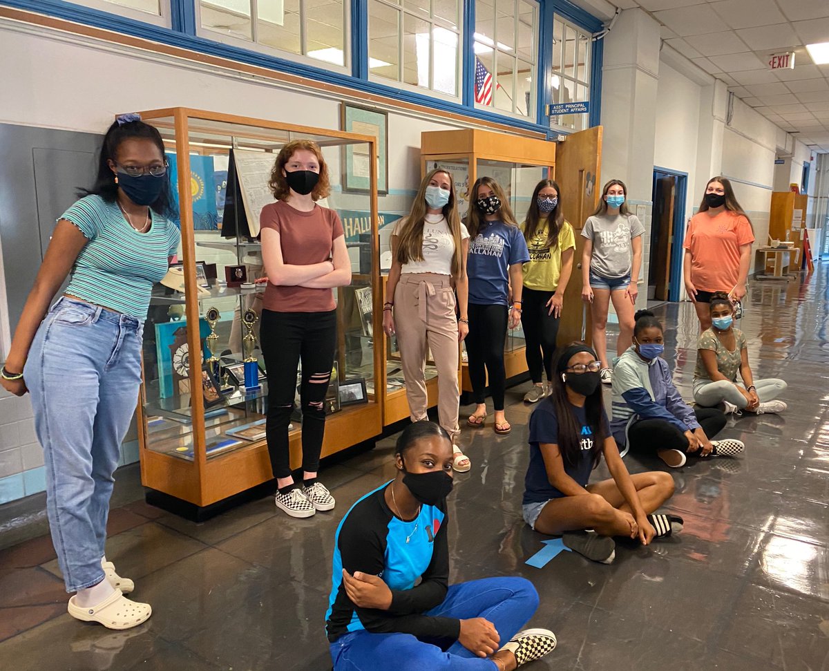 HallahanPrez's tweet photo. Every day we’re a little closer to welcoming back ALL of our students especially the class of 2024. Thanks Ambassadors for the great contributions for Freshman Orientation! ⁦@ArchPhilly⁩ ⁦@AOPS_Schools⁩ ⁦@PhillyCathSch⁩ ⁦@HallahanCGHS⁩ ⁦ https://t.co/CExtp8rCqg