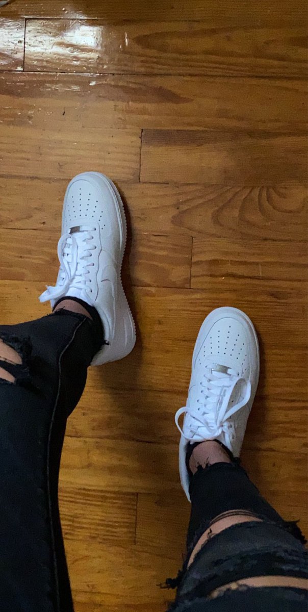 PostWBB's tweet photo. Check out this week Post Eagles Women’s Basketball Team Kicks of the Day!! Every Friday we will drop more and more heat from the team. #WelcomeToTheNewWave  #WhatsOnTheirFeetFriday #KOTD #FollowAndLike #RoadTo1K #PostU #UnfinishedBusiness 🦅🏀🔥 https://t.co/YBTsZGgCNY