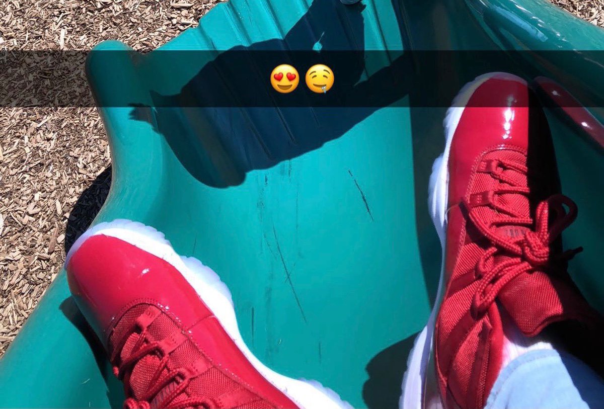 PostWBB's tweet photo. #WelcomeToTheNewWave  #WhatsOnTheirFeetFriday #KOTD #FollowAndLike #RoadTo1K #PostU #UnfinishedBusiness 🦅🏀🔥 https://t.co/RBfVCaRmyQ