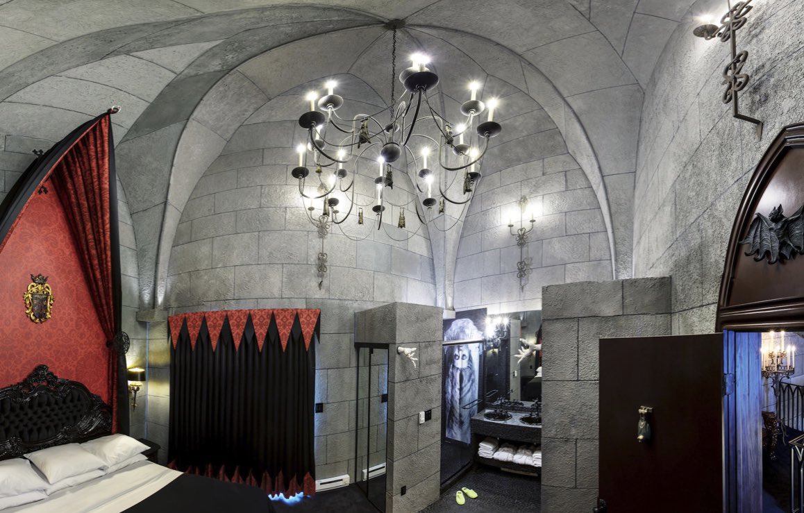 daemonumx's tweet photo. Time to cleanse the TL with the Dracula’s Fangs suite at the Roxbury Motel in upstate NY. I just want to die here. (yes it’s owned by fags) https://t.co/yP25gM3nEV