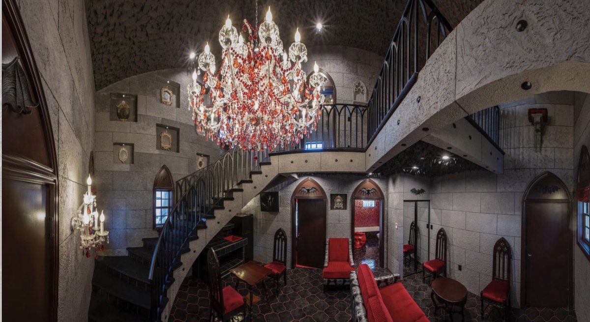 daemonumx's tweet photo. Time to cleanse the TL with the Dracula’s Fangs suite at the Roxbury Motel in upstate NY. I just want to die here. (yes it’s owned by fags) https://t.co/yP25gM3nEV
