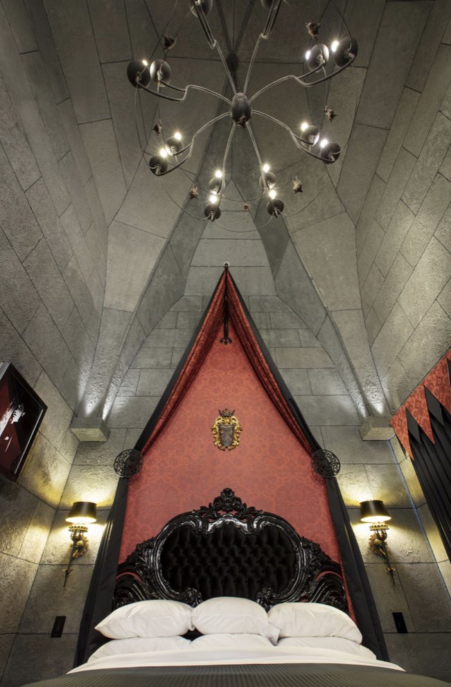 daemonumx's tweet photo. Time to cleanse the TL with the Dracula’s Fangs suite at the Roxbury Motel in upstate NY. I just want to die here. (yes it’s owned by fags) https://t.co/yP25gM3nEV