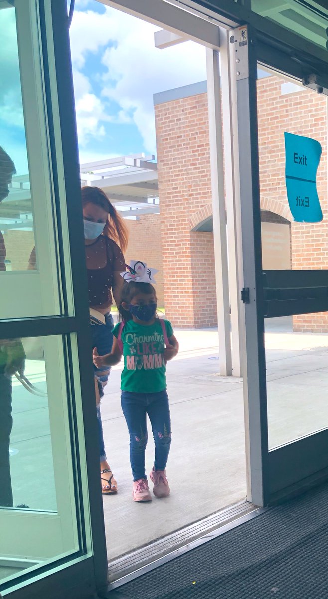 khechara's tweet image. Welcome Pre-K Families! 👩‍👦👨‍👧‍👧
Our language testing for pre-kindergarten enrollment has been a total team effort! 
Thank you, to the Multilingual and C&amp;amp;I teams, for great family support! 
#Masks
#TemperatureChecks 
#EarlyChildhoodEducation