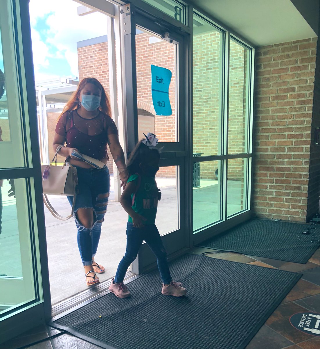 khechara's tweet image. Welcome Pre-K Families! 👩‍👦👨‍👧‍👧
Our language testing for pre-kindergarten enrollment has been a total team effort! 
Thank you, to the Multilingual and C&amp;amp;I teams, for great family support! 
#Masks
#TemperatureChecks 
#EarlyChildhoodEducation