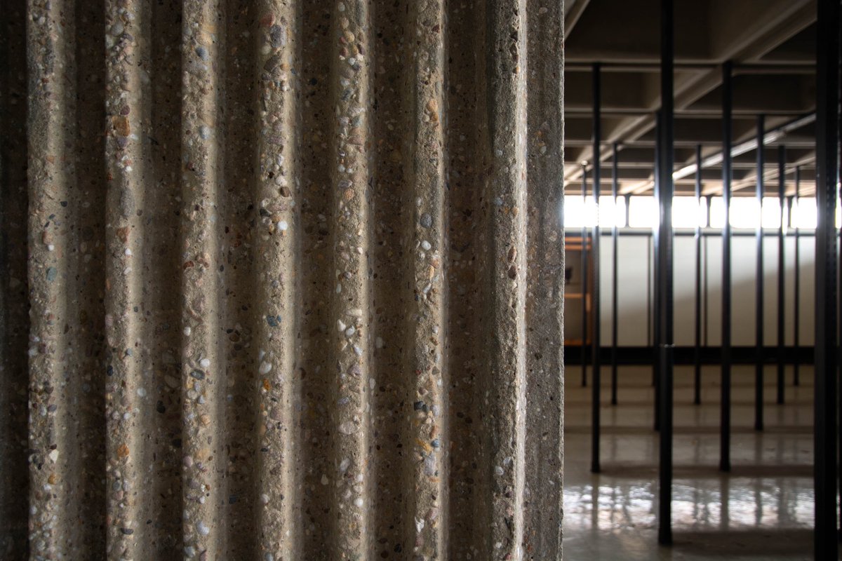 F_UrbanPhoto's tweet photo. Birmingham Central Library 1974 vacated and captured in 2014 - the concrete is being memorialised by #thepauseproject 2020-22 #concrete #memories https://t.co/298QXNYRfr