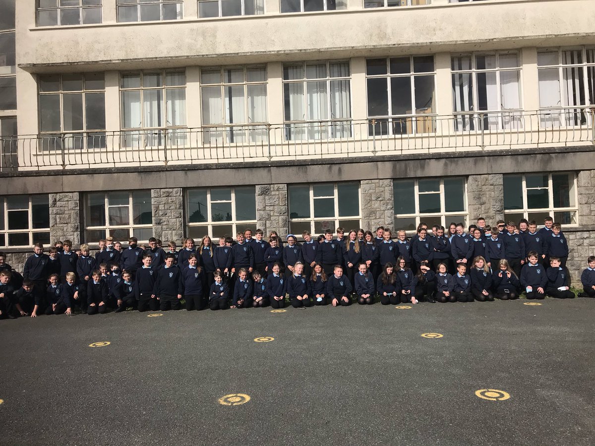 Y_S_T_J's tweet photo. A dyna ni ddeuddydd cyntaf ein Bl7 newydd wedi bod. Blwyddyn hanesyddol! Croeso mawr swyddogol i chi fel disgyblion YSTJ. Mwynhewch eich penwythnos a welwn ni chi gyd eto ddydd Llun. 🙌🏼😁🥰 #Theclassof2020 https://t.co/AUPHs4JCAi
