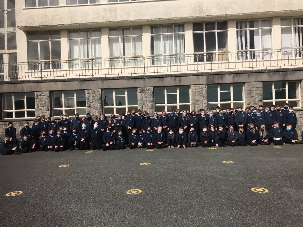 Y_S_T_J's tweet photo. And that’s our new Yr7’s first two days over. An historical year! An official warm welcome to each and every one of you as YSTJ pupils. Enjoy your weekend and see you all Monday. 🙌🏼😁🥰#Theclassof2020 https://t.co/1FAoevrfBl