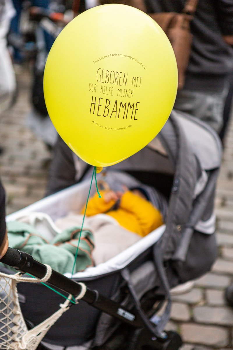 MajaGeburtshaus's tweet photo. Eindrücke Teil 2 Kiezkundgebung am 03.09.2020 #MAJAbleibt #wirbleibenalle für ein selbstbestimmtes Gebären und Leben in unserem Kiez! #arnimplatz #Berlin https://t.co/YCS5GgvfZu