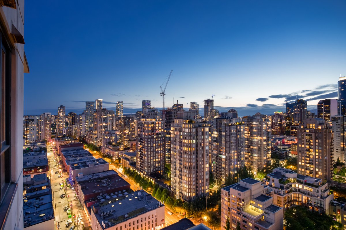 robinbardon's tweet photo. #ContactUs for more #information or to book a #showing at our gorgeous 2bed #SubPenthouse. And believe us, this #photo from the #balcony doesn't do the #views justice... You'll have to see them in person! #Yaletown #YaletownPark #YaletownHomes #YaletownProperties #YaletownRentals https://t.co/cbRunxelVT