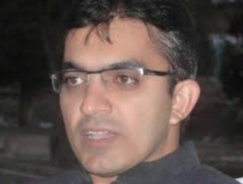 FazalKhanAdvt's tweet photo. Not allowing to enter in Quetta &amp; instead detaining @mjdawar at Quetta airport is extremely condemnable. It’s violation of the fundamental right of a citizen to free movement and assembly gauranteed by the Constitution of Pakistan .
#ReleaseMohsinDawar https://t.co/PSF5X3AmYz
