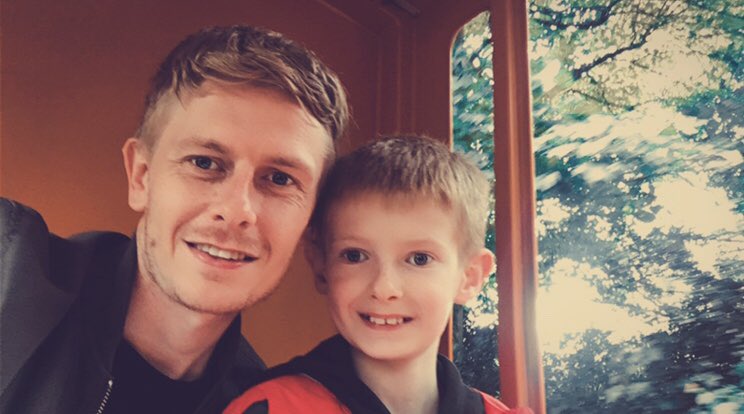 Brownie89's tweet photo. Fun day out with my best pal 🚂#dbadventure https://t.co/fRMfTw18uU