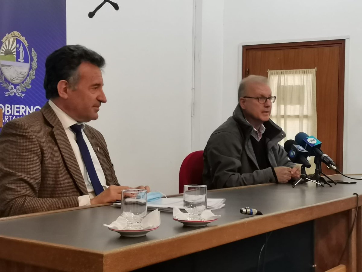 DrDanielSalinas's tweet photo. Finalizando nuestra recorrida por el departamento firmamos el convenio de colaboración para el estudio y monitoreo de aguas termales entre el MSP, UDELAR, Intendencia, el Centro Comercial e Industrial y la Fundación Desarrollo Regional de Salto Grande. https://t.co/ENA3oSPd8H