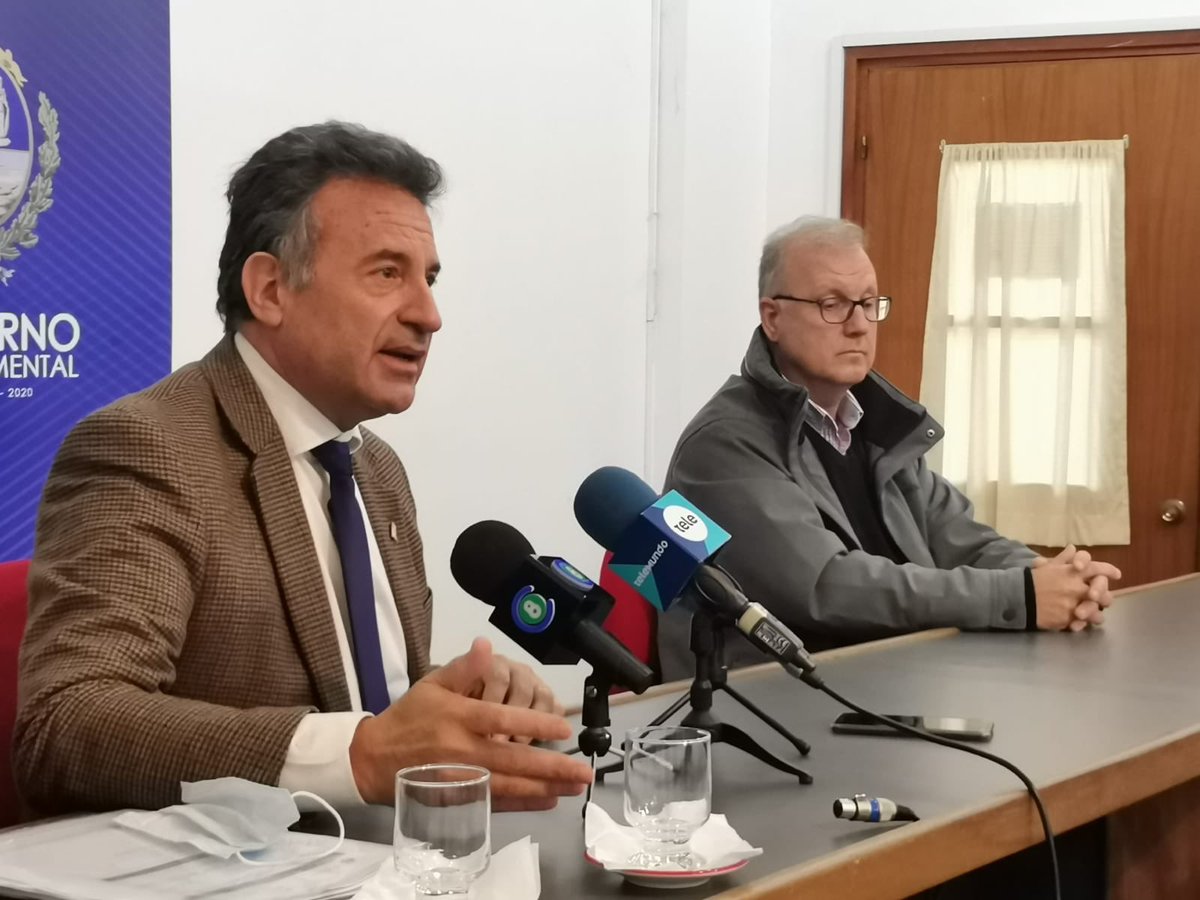DrDanielSalinas's tweet photo. Finalizando nuestra recorrida por el departamento firmamos el convenio de colaboración para el estudio y monitoreo de aguas termales entre el MSP, UDELAR, Intendencia, el Centro Comercial e Industrial y la Fundación Desarrollo Regional de Salto Grande. https://t.co/ENA3oSPd8H