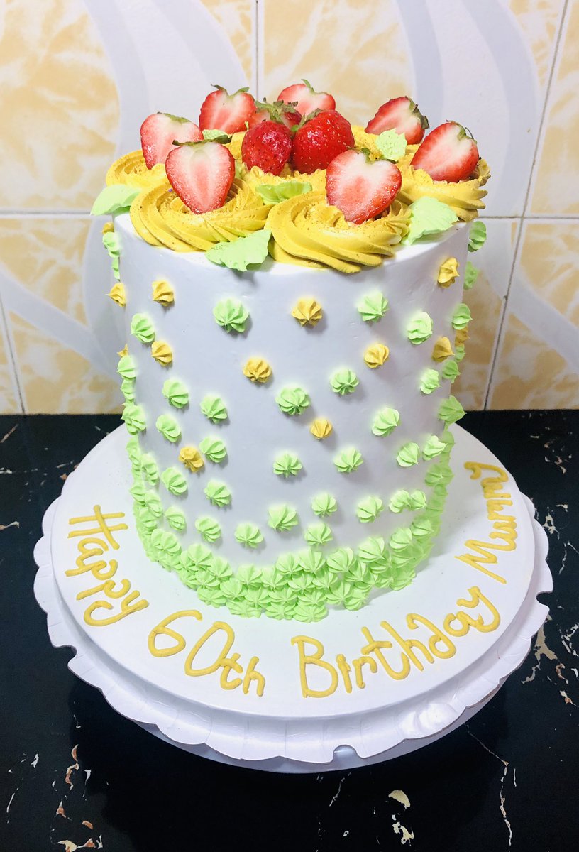 Nyca_Bakery's tweet photo. Another day with NyCa Bakery
#6”Cake
#4layers
#Chocolate and Redvelvet
#200ghc https://t.co/e8MgJQsDp6
