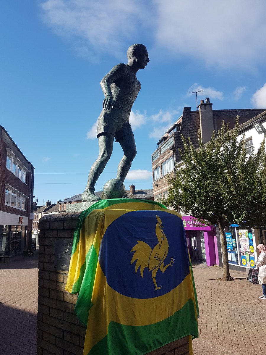 PenkhullflagC's tweet photo. think we might have some tactical voting from the remaining teams here .  we need all the city behind us now so come on @stokecity @OfficialPVFC
@RachelShenton @robbiewilliams  
#visunitafortior 
#onecity #stokeontrent 
#penkhullflag 

https://t.co/Jm4XUYXGF1 https://t.co/YyxUYomwEz
