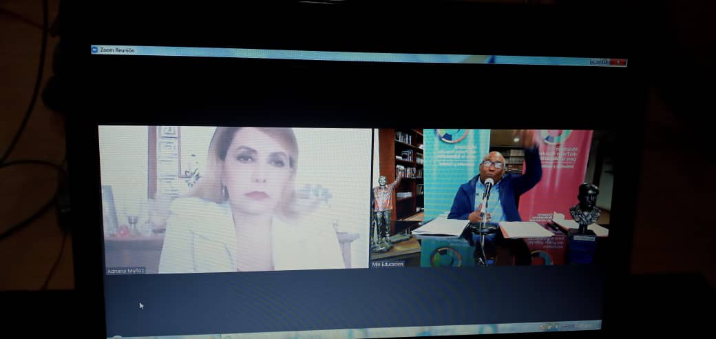 NotiEducate's tweet photo. Min. @psuvaristobulo en @noticierovv: "Los viernes sale en la prensa un encartado con todo el contenido de la semana siguiente, y usamos las redes para dar a conocer las actividades pedagógicas (Tareas)"

@NicolasMaduro @rafaelcalles @MPPEDUCACION #PortuguesaAvanzaYPreviene https://t.co/aus2dLmgi3