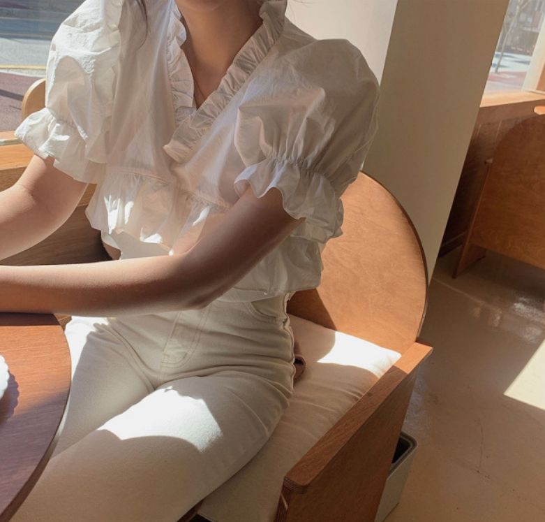 JIMMY_STORE9999's tweet photo. #พร้อมส่ง ท็อปแขนพอง สวยยยมาก สีขาวแมทกับทุกชุดเลยค่ะ 🧡🧡
รอบอก 38" ช่วงเอว 40" ยาว 21"
 แขนยาว 10" ต้นแขน 18”
ราคา 250.- https://t.co/KGV2eX5Kkh