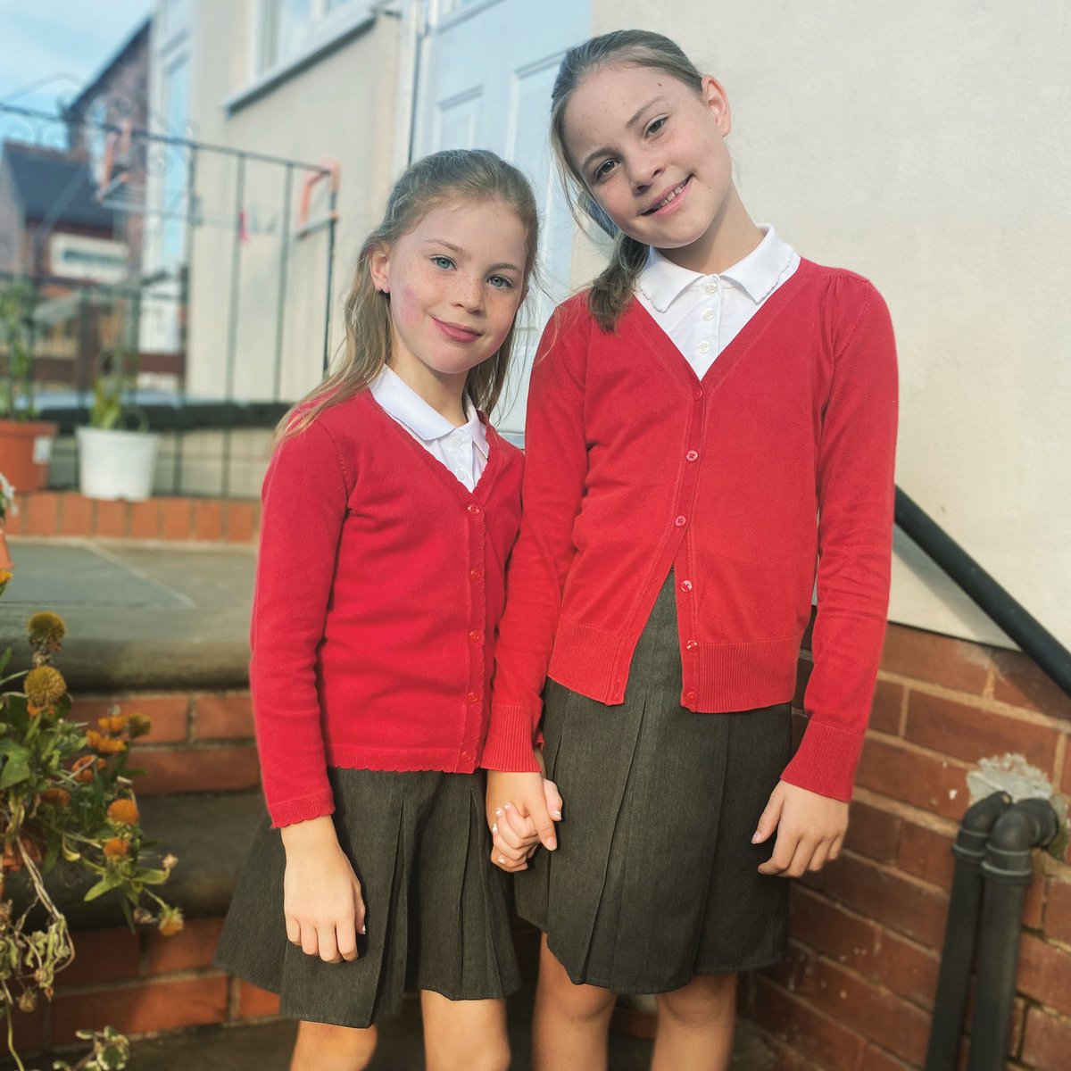 sallyvetnurse's tweet photo. My beautiful girlies have had a fabulous 1st week back at school,  wry proud of them getting their heads down and back in to it 📖✏️👭🏼 https://t.co/edFo10fmza