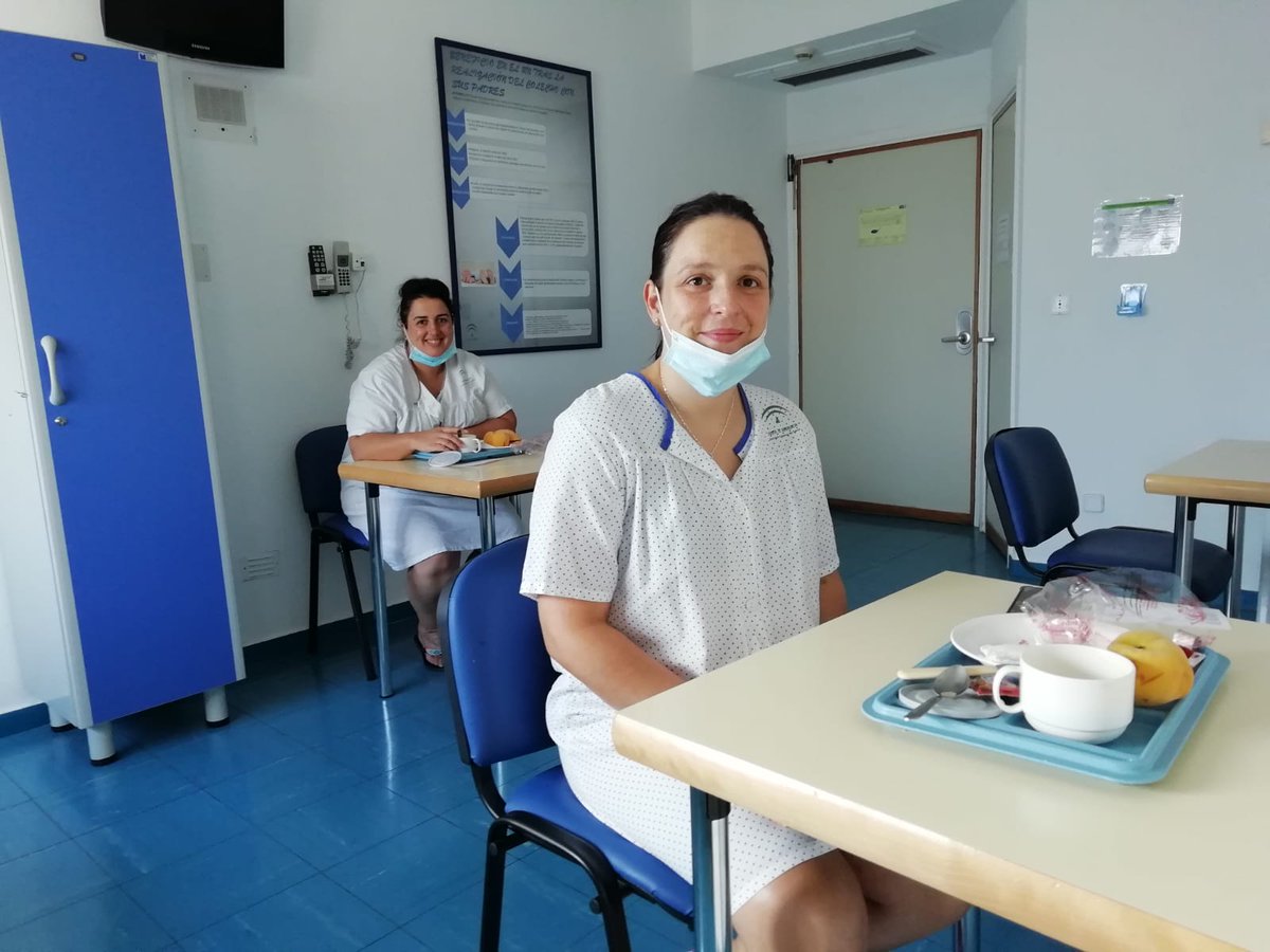 hospital_hvn's tweet photo. Nuestro hotel de madres lactantes reabre con una ocupación del 💯. Fomentamos el bienestar de las mamis para que puedan estar cerca de sus bebés y ofrecerles su propia leche 👶. Un gran trabajo de nuestro equipo de @EnfermeriaHmi  
⬇️
https://t.co/BIuoaQOW2O https://t.co/IujsAcr8hp