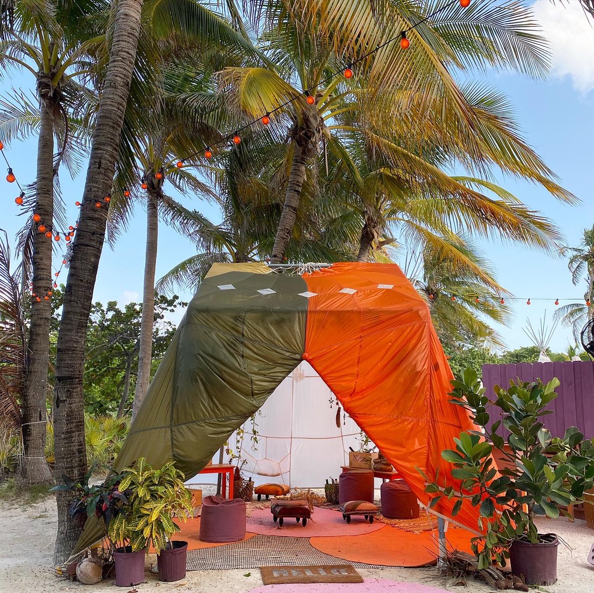 cheryltiu's tweet photo. Miami’s 1st natural wine bar MARGOT is currently popping up at Nikki Beach Wed-Sun 4PM to 10PM. By the @barlabcocktails team (the guys behind @brokenshaker, etc), there are 10+ by the glass &amp; 50+ bottles. More details here: https://t.co/gQUSQQuDFx… | @NikkiBeachWorld https://t.co/8ieowhjBhl