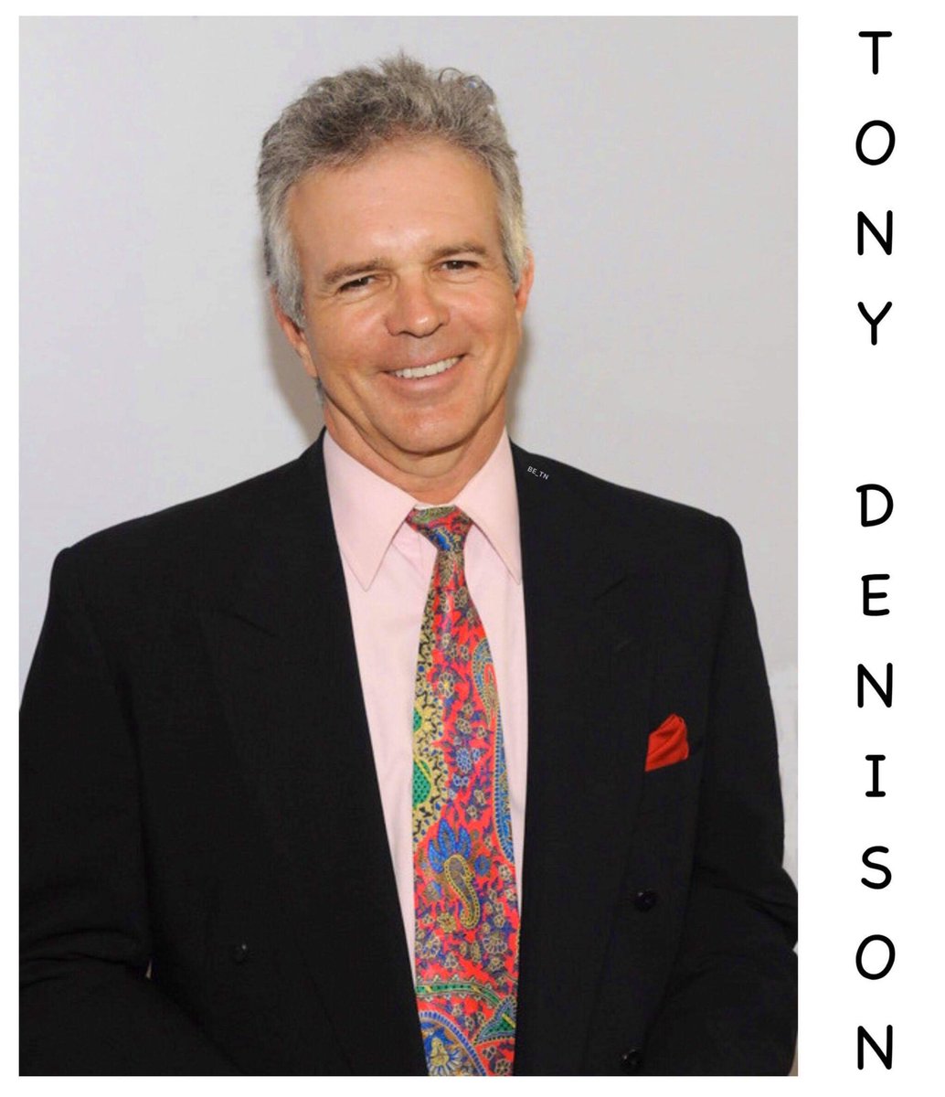 bridgette_TN's tweet photo. #TGIF Have a wonderful Friday everyone! 😊😊💜💜 #FlynnGirls #TDsmile #BestSmile #CharismaticGuy #TonyDenison #DDD https://t.co/5hXtXmr9pU