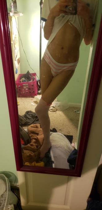 dvmbslvt19's tweet image. Happy femboy Friday or whateva