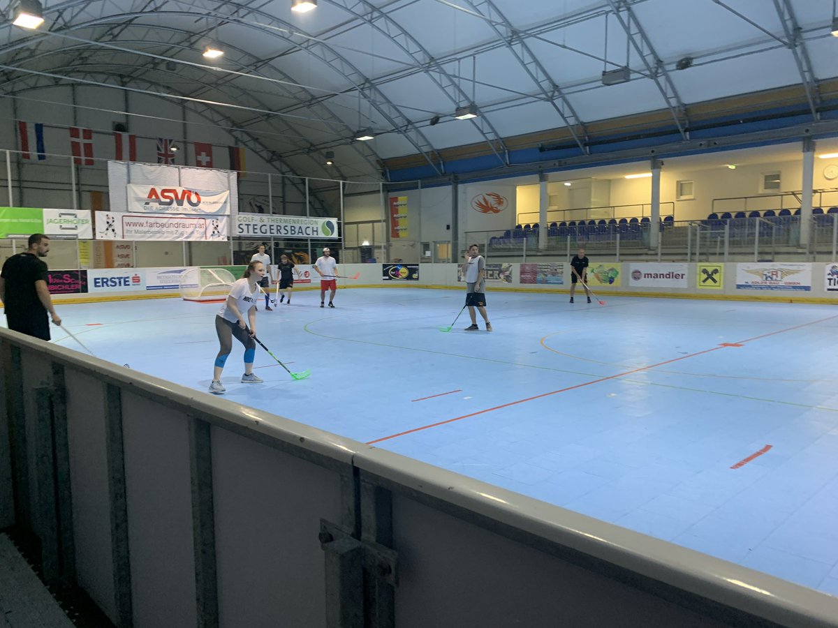 TStegersbach's tweet photo. Bewegt im Park - heute Floorball Action in Stegersbach #bewegtimpark #tigers #stegersbach #tigersstegersbach #floorball #hockeyaction #vuigas https://t.co/mqC5rjf9Uf
