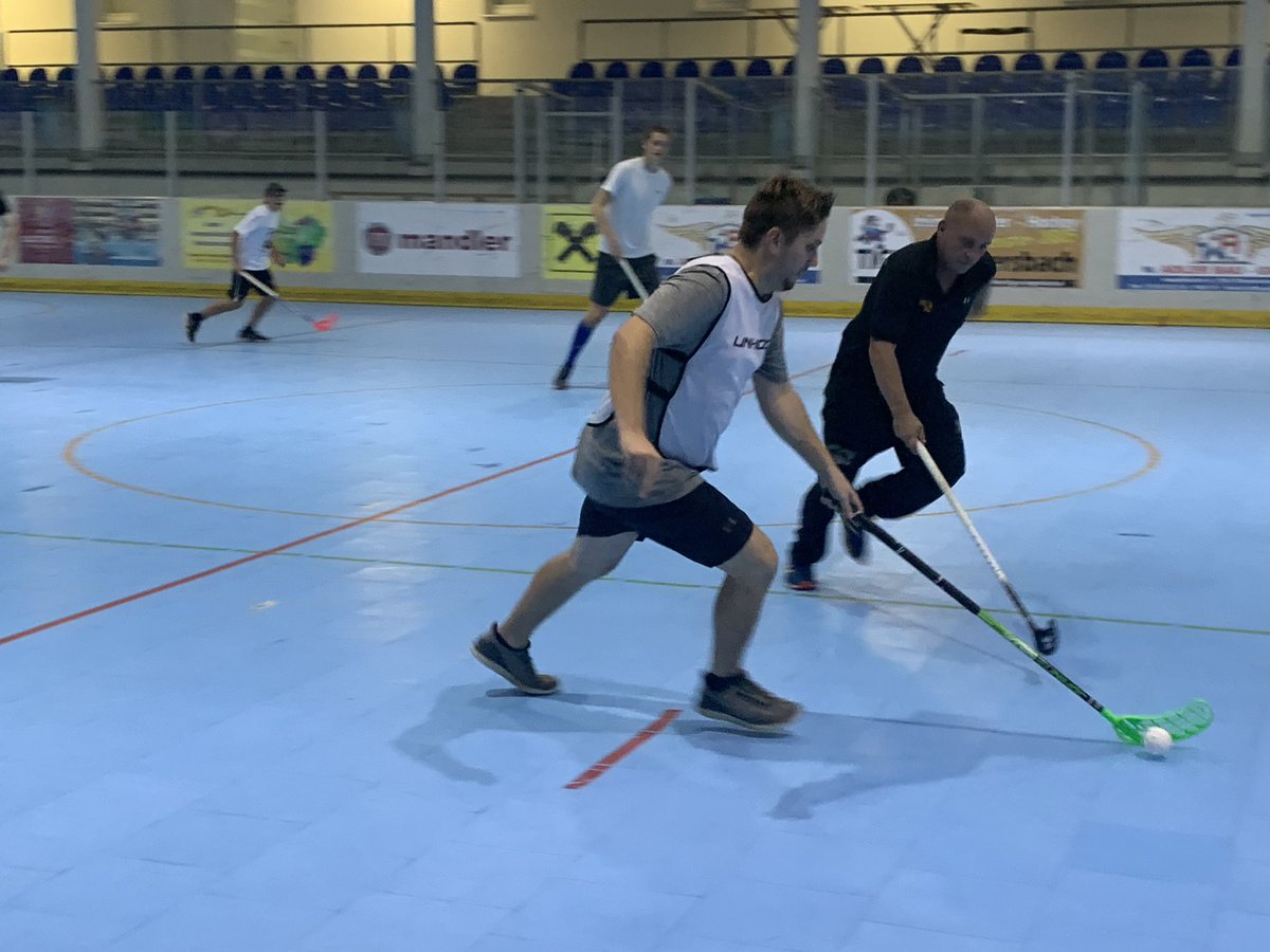 TStegersbach's tweet photo. Bewegt im Park - heute Floorball Action in Stegersbach #bewegtimpark #tigers #stegersbach #tigersstegersbach #floorball #hockeyaction #vuigas https://t.co/mqC5rjf9Uf
