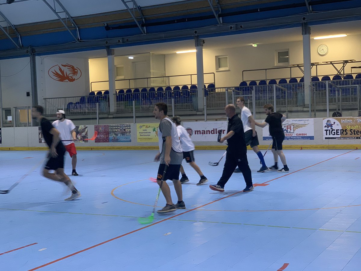 TStegersbach's tweet photo. Bewegt im Park - heute Floorball Action in Stegersbach #bewegtimpark #tigers #stegersbach #tigersstegersbach #floorball #hockeyaction #vuigas https://t.co/mqC5rjf9Uf