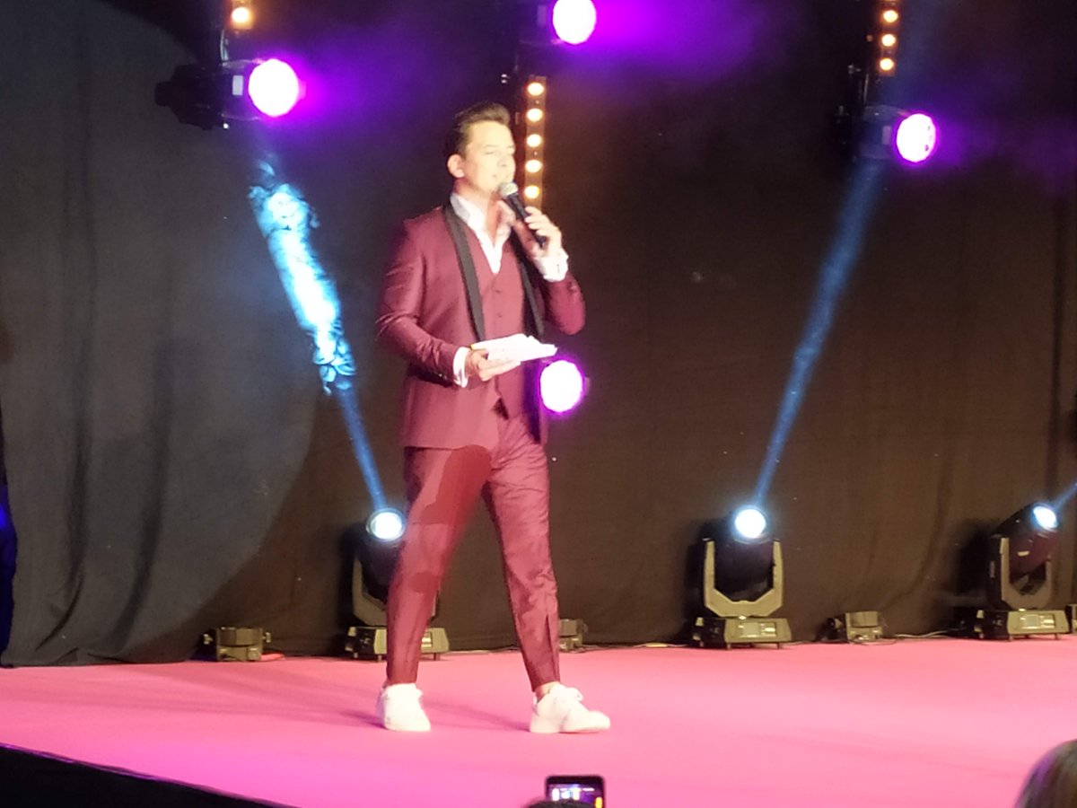#MissAlsace C'est "l'agitateur gastronomique" <a href="/NICOLASmCHEF/">NICOLAS RIEFFEL</a> qui anime cette soirée en compagnie de la blogueuse <a href="/VeraLifestyle/">Vera The Island</a>