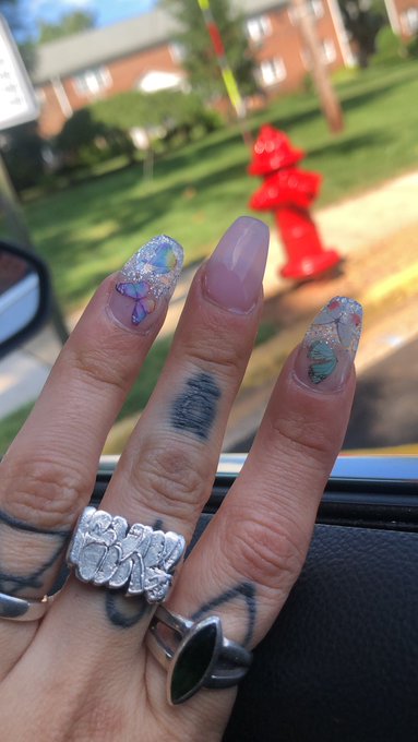 Obsessed with my butterfly nails &amp; that is all. Have a great day 🦋💜 https://t.co/S6isHB7AHo