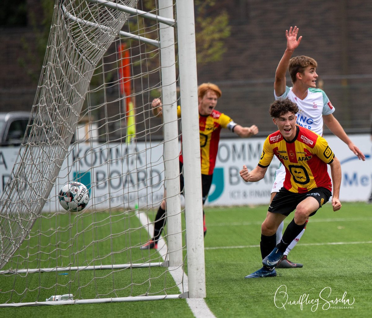 11ONE2's tweet photo. Work hard, play hard and score... 😉🤞🏻
@milanrobberechts | @kvmechelen 
@11one.eu_ 
#yourcareerourmission 
#striker | #10  
@ KV Mechelen https://t.co/kFwekhgzV5