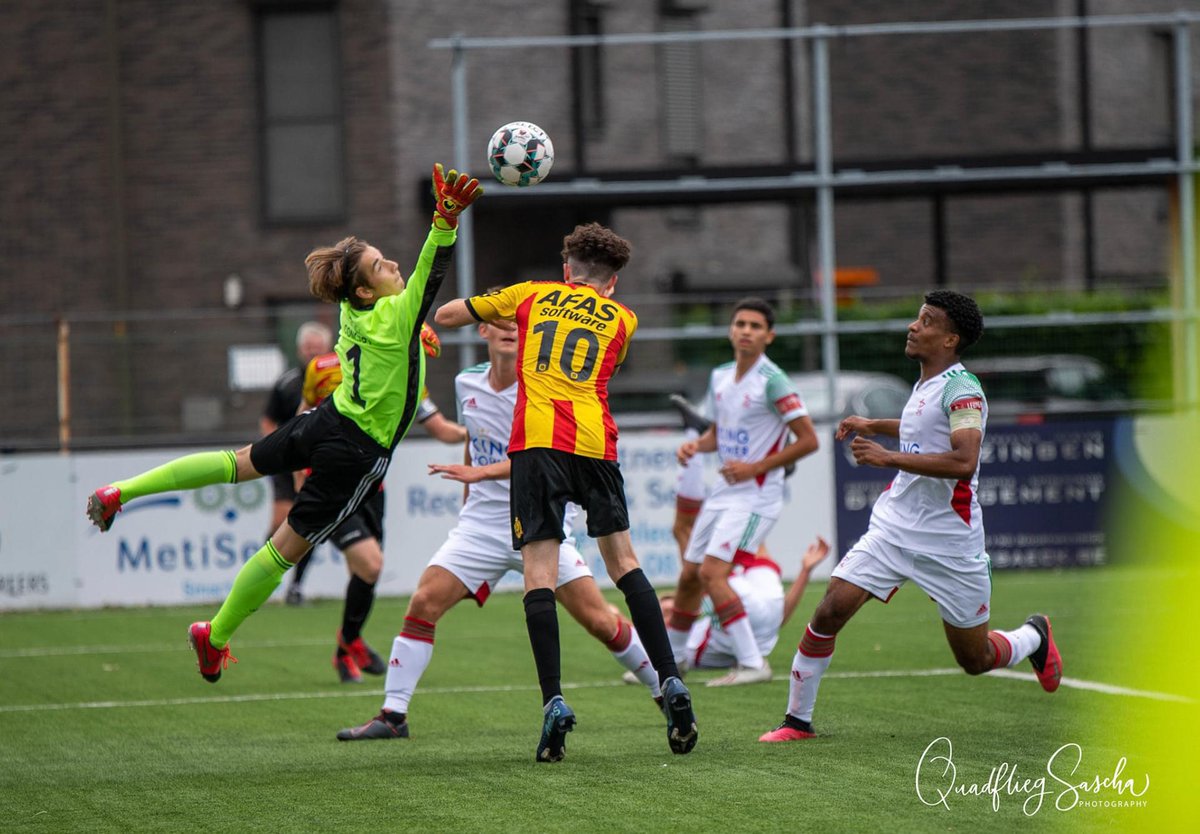 11ONE2's tweet photo. Work hard, play hard and score... 😉🤞🏻
@milanrobberechts | @kvmechelen 
@11one.eu_ 
#yourcareerourmission 
#striker | #10  
@ KV Mechelen https://t.co/kFwekhgzV5