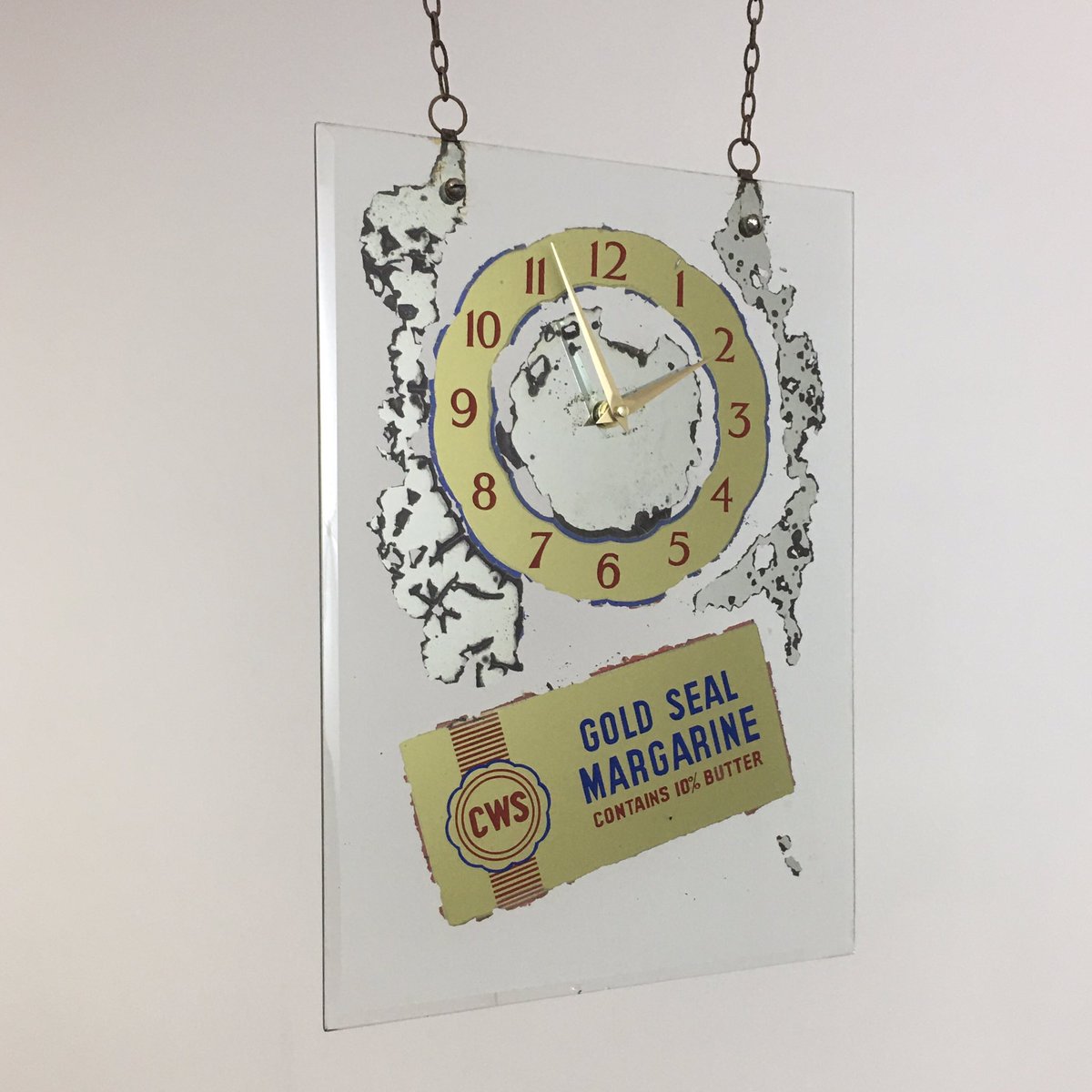 RailwayCotAntiq's tweet image. The punchline is “I can’t believe it’s not butter” but I’m too knackered to do the set up🥱
Let’s all just laugh and agree to get on with life shall we? Ta 😴👍🏼 

RailwayCottageAntiques.com
TheHoarde.com 
H 41 x W 29 cm 
#glassclock #advertisingclock #goldsealmargarine