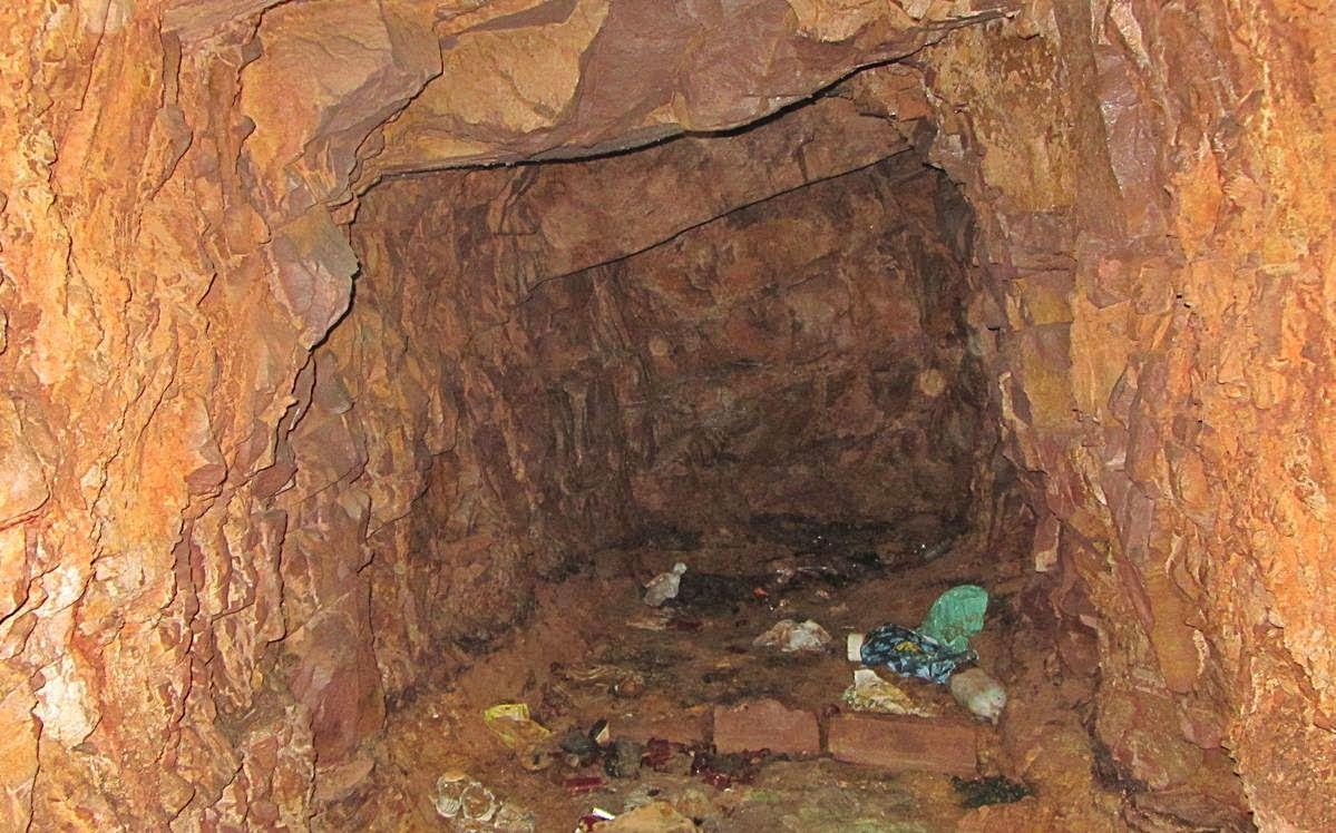 InmediataXYZ's tweet photo. Expertos piden puesta en valor del refugio construido bajo el Monasterio del Puig.
Miembros de la comisión técnica de la Línea Defensiva Inmediata acceden por primera vez a su interior desde hace décadas.
El Puig alberga gran n° de refugios antibombardeos.
https://t.co/Hd1P3nhGoA https://t.co/cbbtCYDoXb