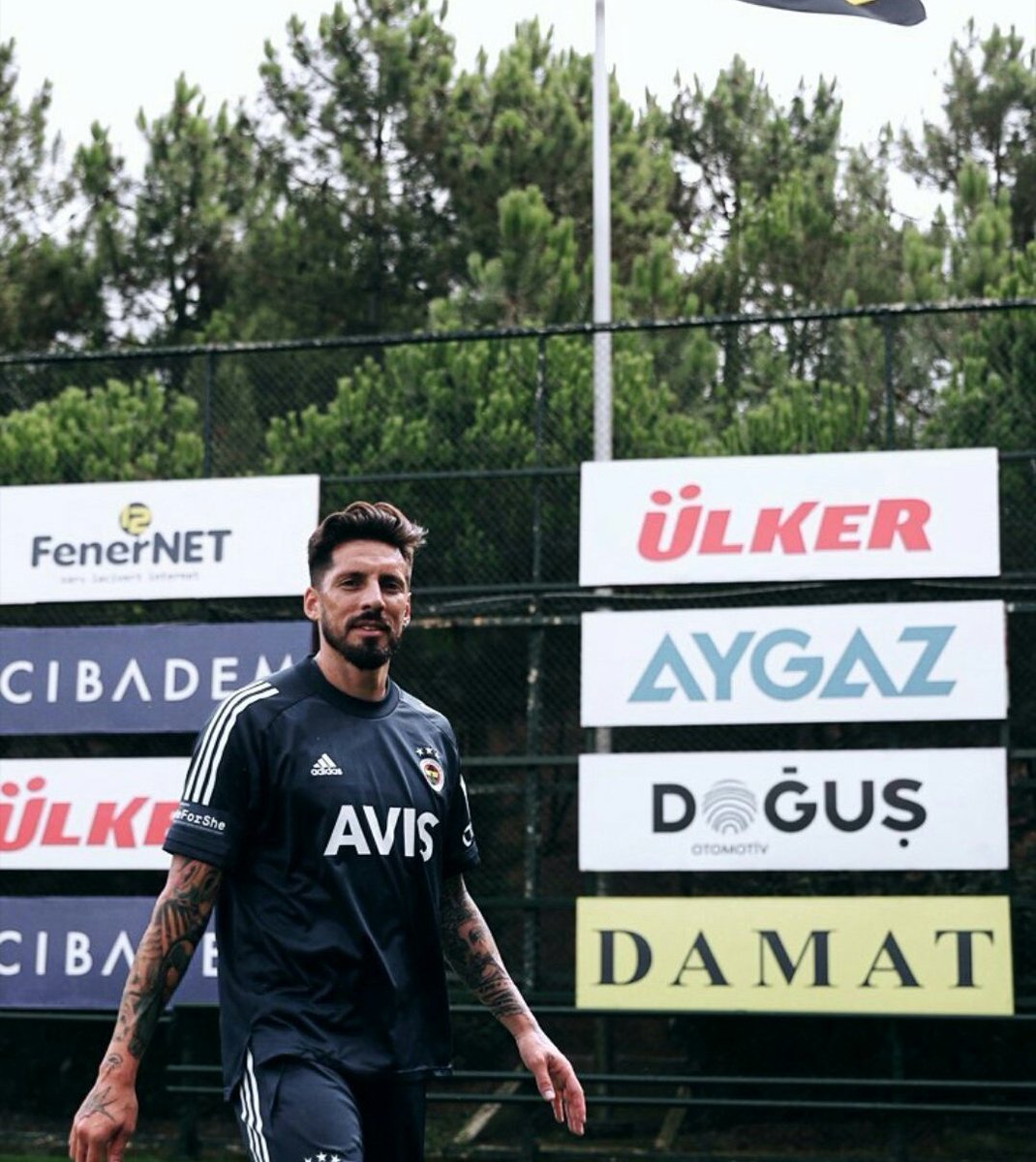 FenerbahceTP's tweet photo. İnanıyoruz, güveniyoruz ve kazanacağız! ☇ https://t.co/TlZgzUlIQ0