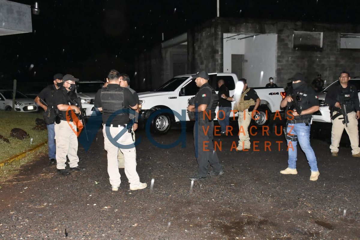 VerEnAlerta's tweet photo. DOS AÑOS DE PRISIÓN PREVENTIVA AL 'COMPA PLAYA'

Un juez de control en Veracruz dictó dos años de prisión a Itiel "N",  alias el "Compa Playa" tras su detención en León, Guanajuato.

Con información de Manuel Monroy

#VEAInforma #Detención #CompaPlaya #PlayaVicente #Guanajuato https://t.co/6nlgIImoHL