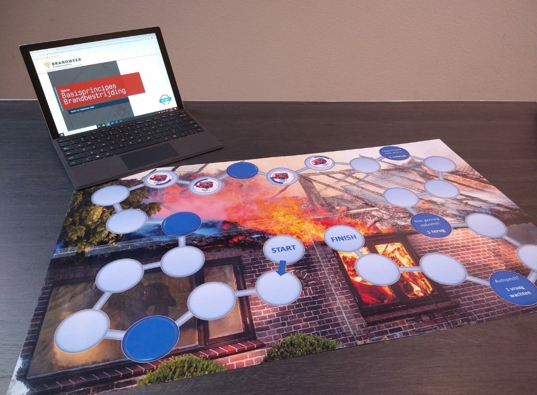 IFVChallengeTe1's tweet photo. Gisteravond de Game Basisprincipes brandbestrijding getest met post Vaassen!  Willen jullie ook het spel offline of online testen? Meld je dan nu aan via challengeteam@ifv.nl https://t.co/wl2O6SKNfN